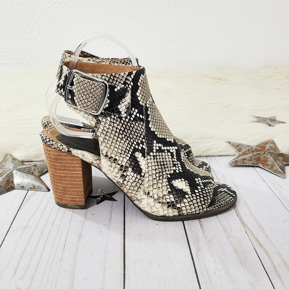 Vionic Blakely peep toe ankle boots natural snake size 7